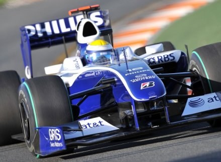 Nico Rosberg zdaniem Franka Williamsa zasługuje na lepszy bolid /AFP
