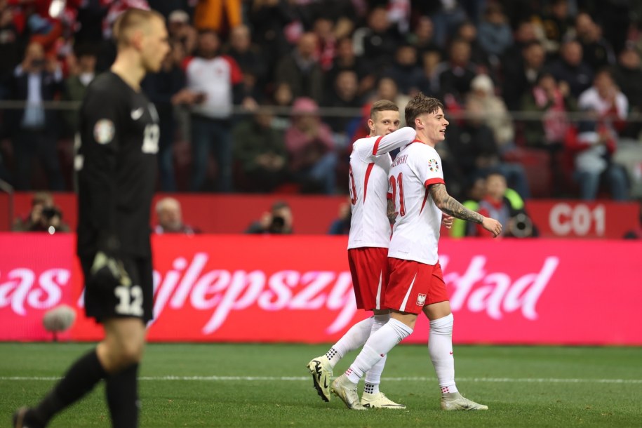 Nicola Zalewski(po prawej) i Sebastian Szymański(po lewej) / 	Leszek Szymański    /PAP