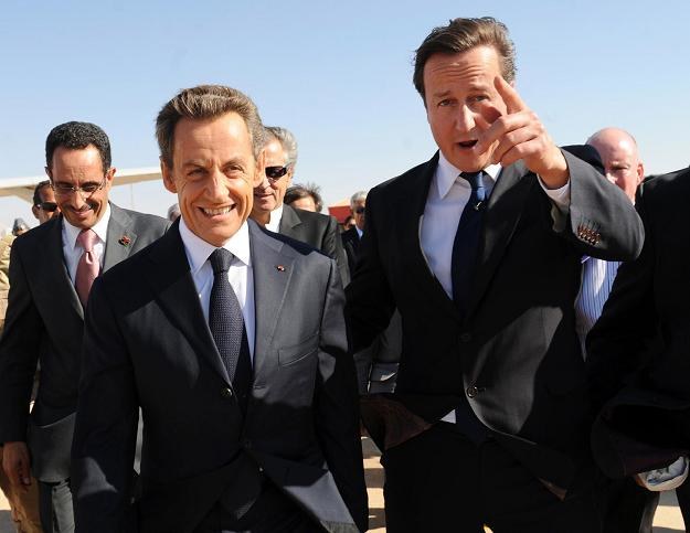 Nicolas Sarkozy (L) i David Cameron (P) /AFP