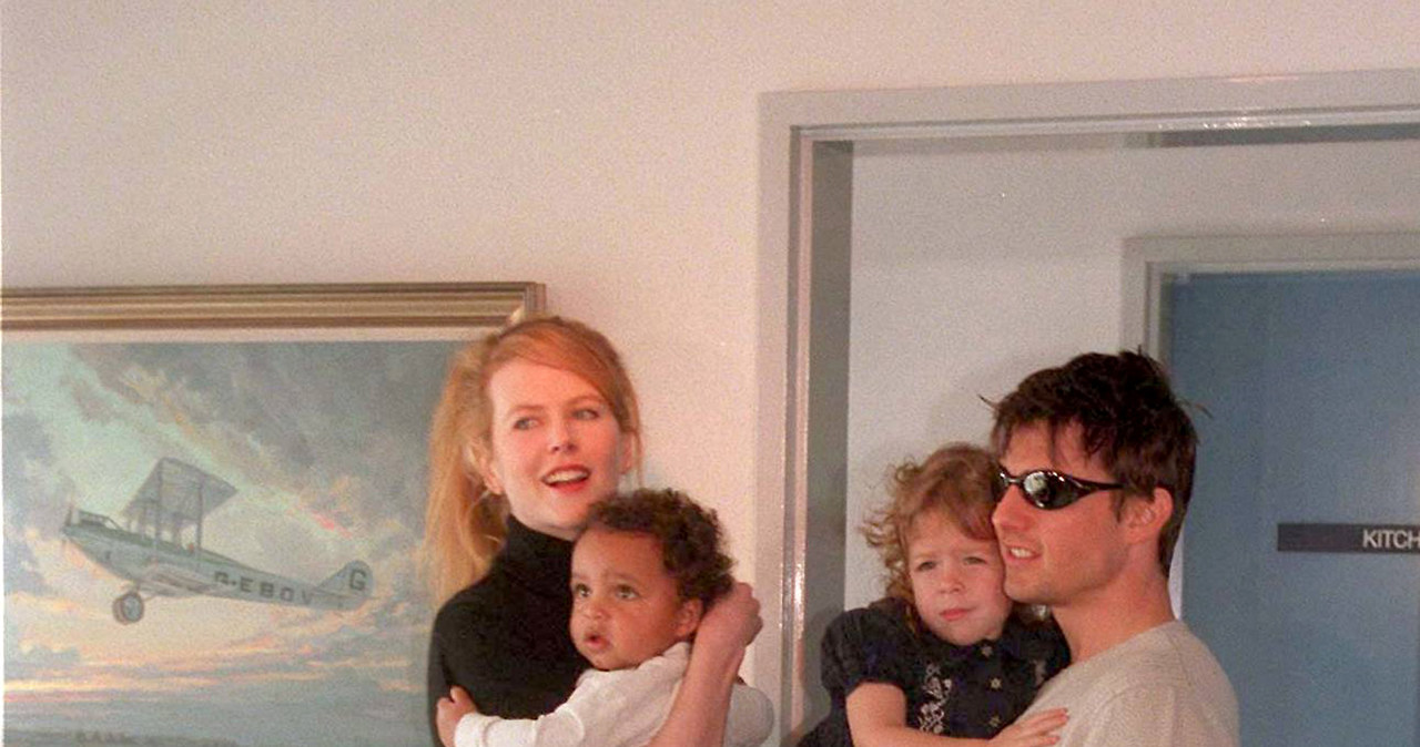 Nicole Kidman i Tom Cruise z dziećmi, 1996 rok /Patrick Riviere /Getty Images