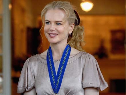 Nicole Kidman z orderem na szyi /Getty Images/Flash Press Media