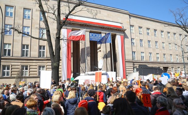 Nie będzie posiedzenia KR RIO ws. wypłacenia strajkującym nauczycielom wynagrodzeń 