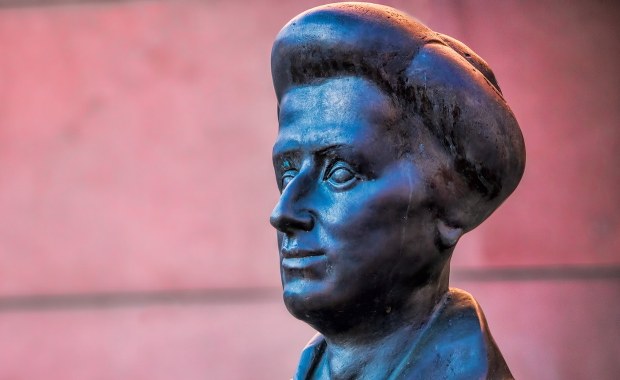 Nie będzie tablicy Róży Luksemburg na kamienicy w Zamościu. Ratusz ogłasza