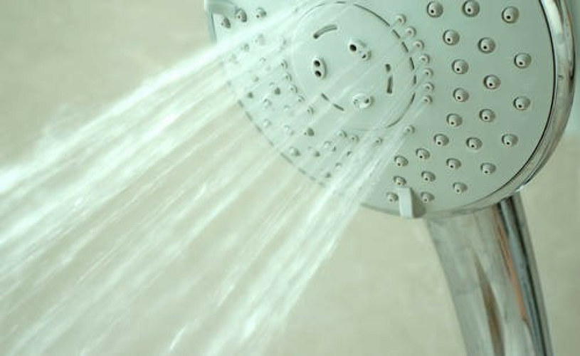 Nie bierz prysznica podczas burzy - radzą eksperci /Value Stock Images /East News