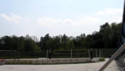 Nie brakuje chętnych do pływania pod gołym niebem 