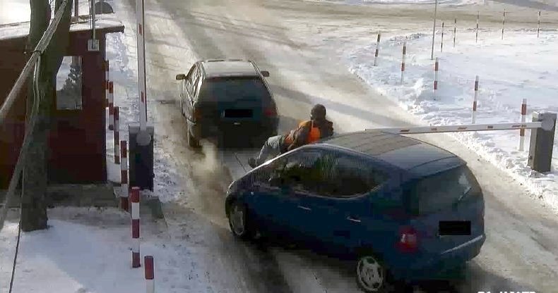 Nie chciał zapłacić 2 zł... /Policja