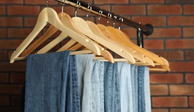 Nie czerń i nie brąz. Spodnie w tym kolorze są najmodniejsze tej jesieni 