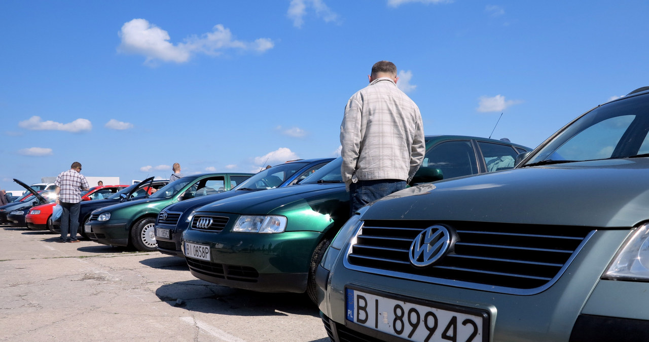 Nie da się ukryć, że przeciętne auto w Polsce to pojazd kilkunastoletni /Leon Stankiewicz /Reporter