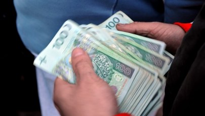 Nie daj się oszukać! Sprawdź listę nielegalnych parabanków