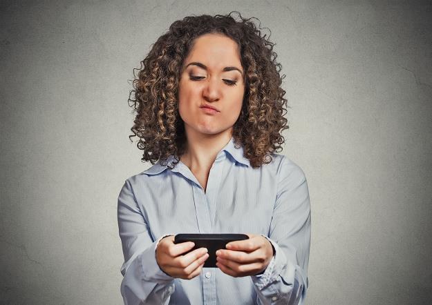 Nie daj się wkręcić w sms-owy spam /&copy;123RF/PICSEL