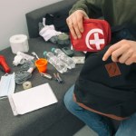 Nie daj się zaskoczyć. MSWiA o zawartości plecaka ewakuacyjnego