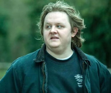 Nie dał rady dokończyć swojego występu, potem zniknął ze sceny. Lewis Capaldi: Przysięgam, że przetrwam