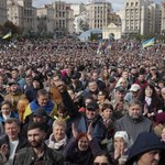 "Nie dla kapitulacji". 10 tys. Ukraińców protestowało na Majdanie