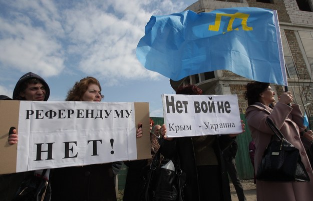 "NIE dla referendum" i "NIE dla wojny. Krym - Ukraina". Akcja mieszkańców Symferopola na Krymie /ARTUR SHVARTS /PAP/EPA