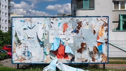 Nie dla "reklamozy i pstrokacizny". Polskie miasto walczy z nielegalnymi banerami