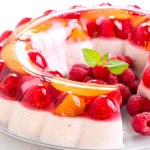 Nie dodawaj tych owoców do galaretki. Popsujesz deser albo ciasto