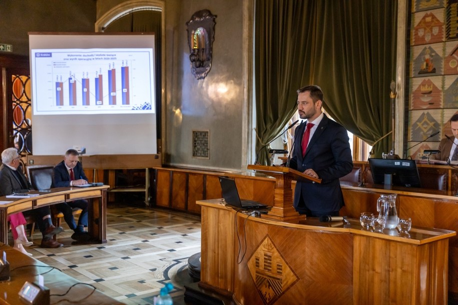 Nie grozi nam żadna katastrofa budżetowa – przekonywał w czwartek prezydent Krakowa Aleksander Miszalski podczas nadzwyczajnej sesji rady miasta, zwołanej na wniosek PiS /Aleksander Miszalski, Facebook /Facebook