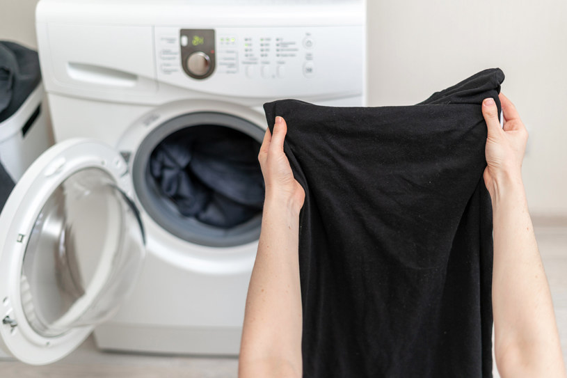 Nie ignoruj zaleceń związanych z praniem swojej garderoby. Będzie ci służyć przez długi czas! /123RF/PICSEL