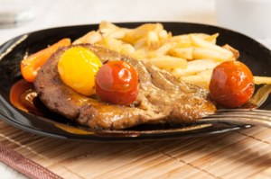 Não é carne, mas substitui -a bem para você. Muitas semelhanças, muita proteína