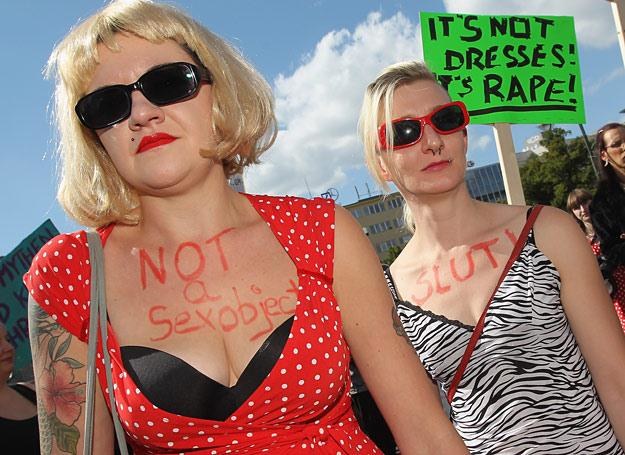 "Nie jestem obiektem seksualnym" - napisała na swoim ciele jedna z uczestniczek Slut Walk w Berlinie /Getty Images/Flash Press Media