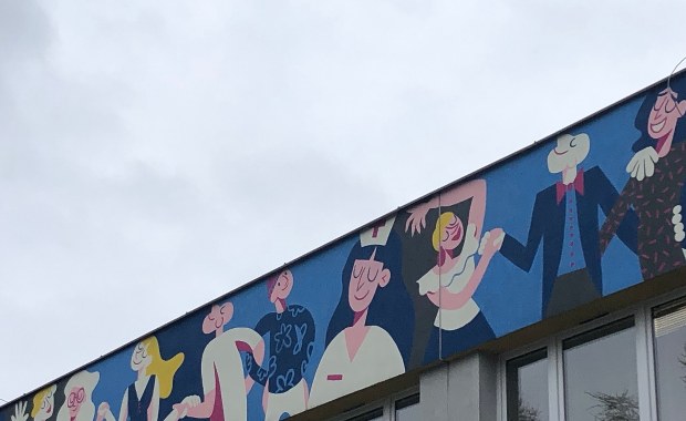 "Nie jesteś sam w chorobie". Mural na ścianie UCK w Katowicach