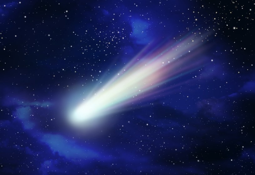 Nie kometa i nie bolid. Jak się okazało, dziwne zjawisko na niebie to... kosmiczny śmieć /123RF/PICSEL