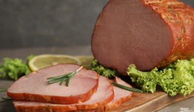 Nie kupuję w sklepie, na Wielkanoc robię szynkę z przepisu mojej mamy. Jest soczysta i delikatna
