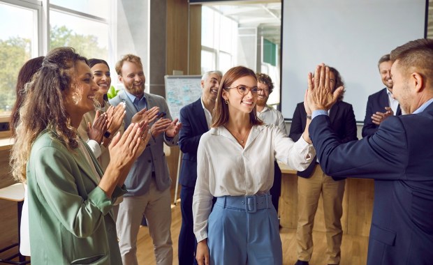 Nie kupujesz "korporacyjnego bełkotu"? Oto jakim jesteś pracownikiem