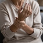 drętwienie rąk przyczyny Nie lekceważ drętwienia rąk. Sprawdź, co mogą oznaczać takie objawy