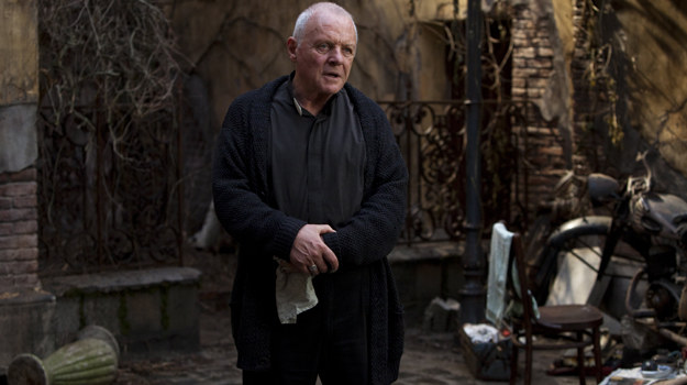 Hopkins potrafi straszyć Nie lubi filmów, a zwłaszcza horrorów. Ale w historii kina zapisał się dzięki rolom mrożącym krew w żyłach. /fot /materiały prasowe