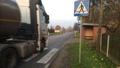 Nie ma chodnika, nie ma pobocza. „Narażamy życie”