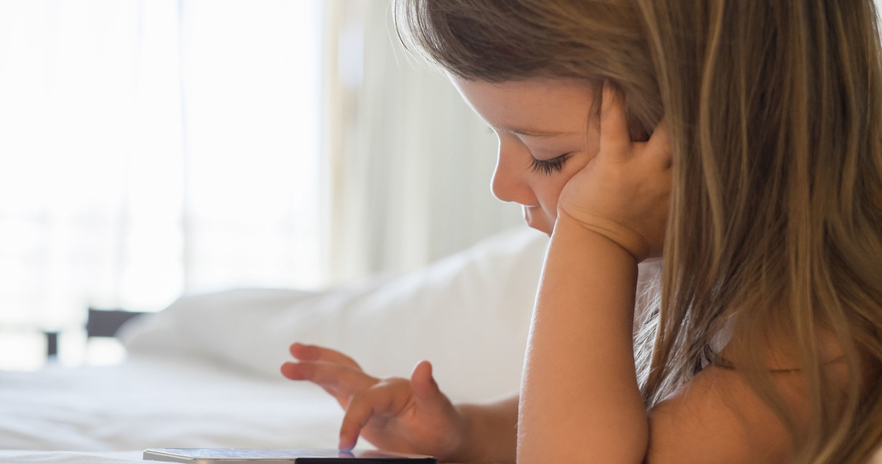 Nie ma jednoznacznych badań, wskazujących na szkodliwość telefonów komórkowych /123RF/PICSEL