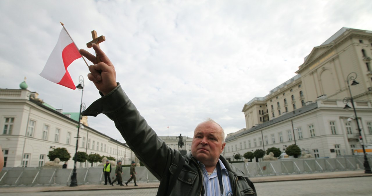 Nie ma krzyża przed Pałacem