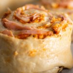 Nie ma lepszej przekąski na imprezę. Zrobisz ją szybko, a goście zjedzą do ostatniego okruszka