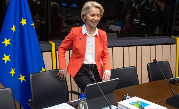 Nie ma mocnych na von der Leyen? Znów triumfuje nad krytykami