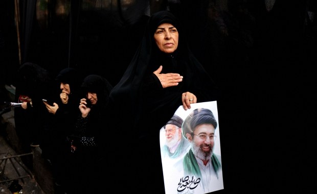 Nie ma Modżtaby Chameneiego. Kto rządzi Iranem i negocjuje z USA?