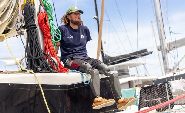 Nie ma nóg ani jednej ręki, a samotnie przepłynął cały Pacyfik