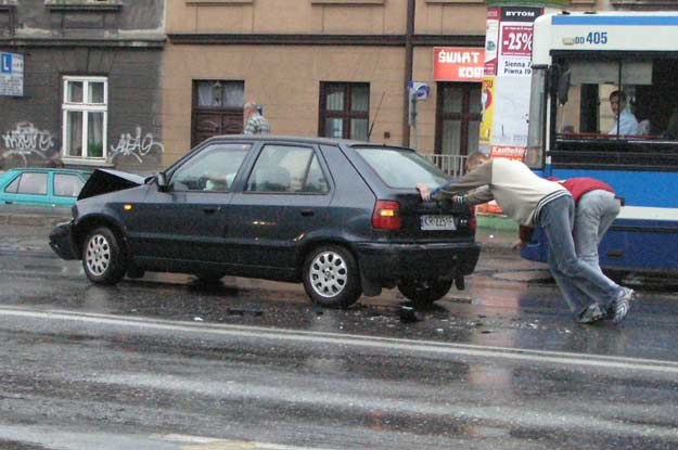 Nie ma obowiązku wzywania na miejsce policji /INTERIA.PL