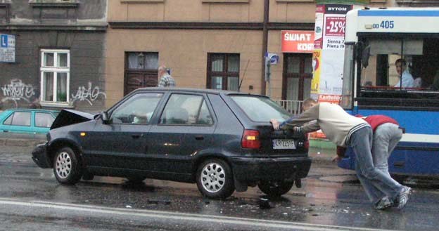 Nie ma obowiązku wzywania na miejsce policji /INTERIA.PL