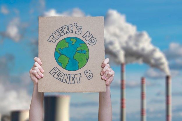 "Nie ma planety B" – taki napis pojawia się często na transparentach aktywistów klimatycznych. /Shutterstock
