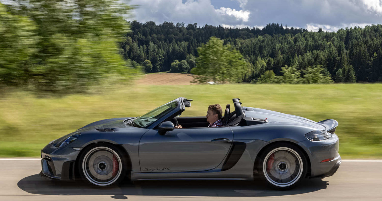 Nie ma ryzyka, że przy prędkości 200+ stracimy lub trwale uszkodzimy dach 718 Spyder RS /fot. Porsche / Juergen Tap /