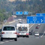 Nie ma sensu ograniczać prędkości na autostradach. Wystarczą auta na prąd