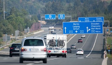 Nie ma sensu ograniczać prędkości na autostradach. Wystarczą auta na prąd