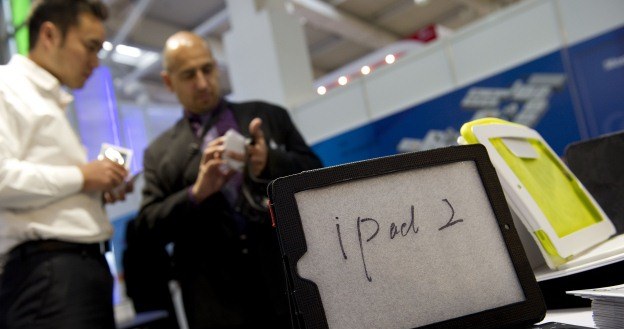 Nie ma się co oszukiwać, jeden mały (smukły?) iPad 2 przyciągnął większą uwagę niż cały CeBIT /AFP