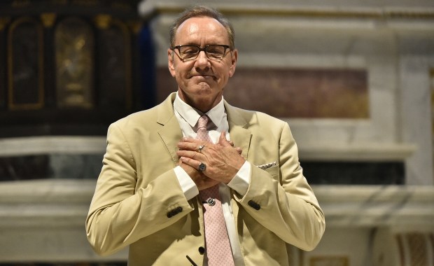 "Nie mam domu". Gwiazdor "House of Cards" żyje na walizkach i czeka na telefon od Tarantino