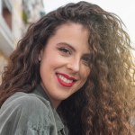 Nie masz lokówki? Tak zakręcisz włosy bez wizyty u fryzjera