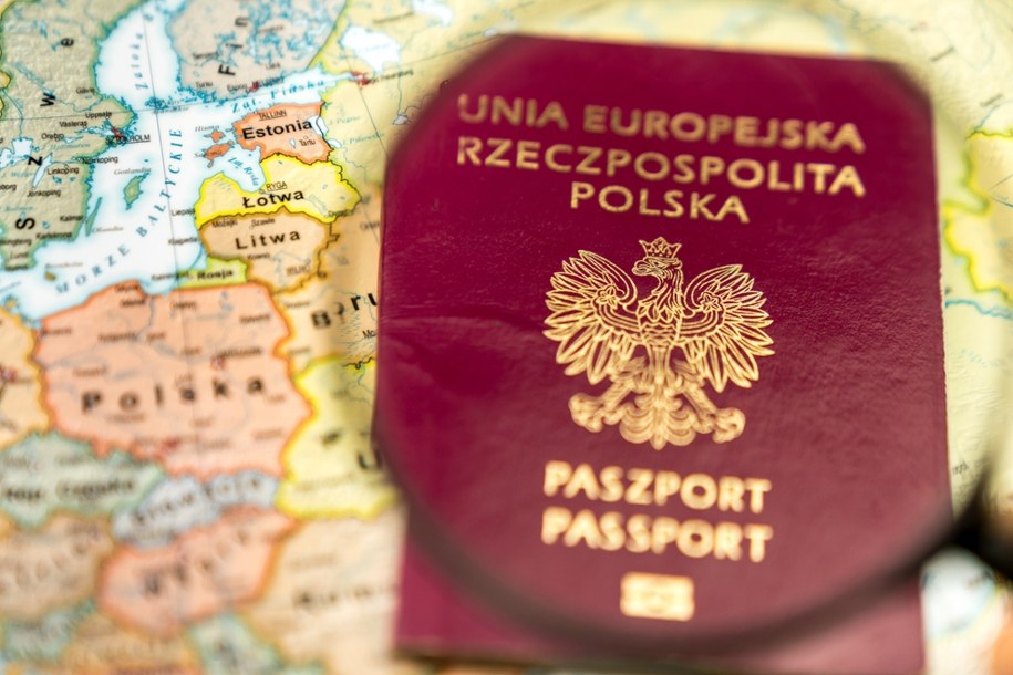Nie masz paszportu? Możesz mieć problem! Nowe zasady wjazdu do UK dla Polaków /Shutterstock