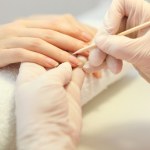 Nie masz pomysłu na manicure? W grudniu takie paznokcie będą hitem 
