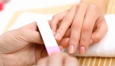 Nie masz pomysłu na świąteczne paznokcie? Ten manicure zrobi furorę w najbliższych tygodniach