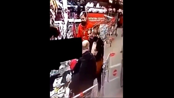 Nie miał maseczki, uderzył kobietę w twarz /Twitter